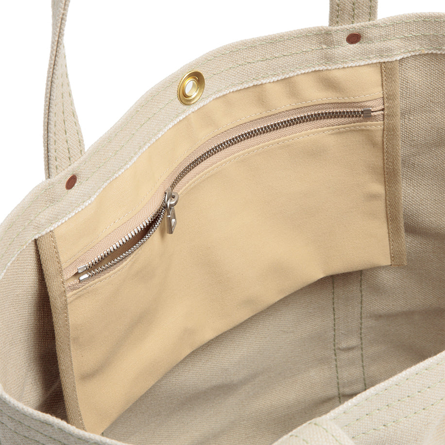 Inner pocket with a zipper